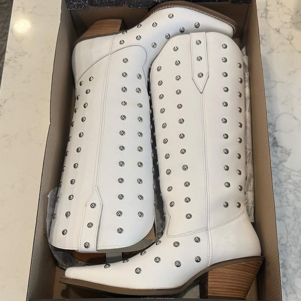 Dingo White Broadway Bunny Studded Boot 9